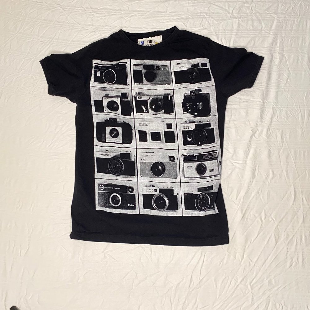 Vintage Free The Banana Film Camera Graphic Black Crew Neck T-shirt, Small